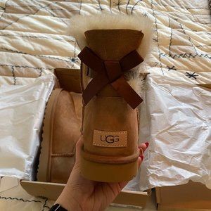 *NEW IN BOX* Ugg Chestnut Mini Bailey Bow II Boots